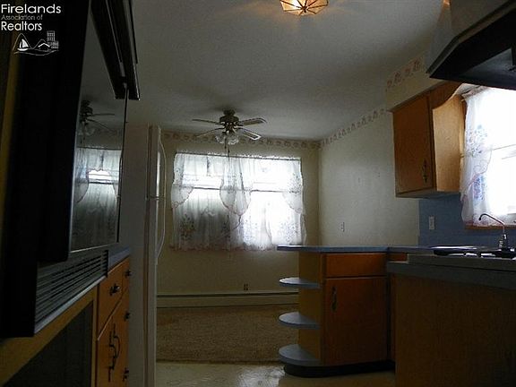2nd image of 719 Willow St