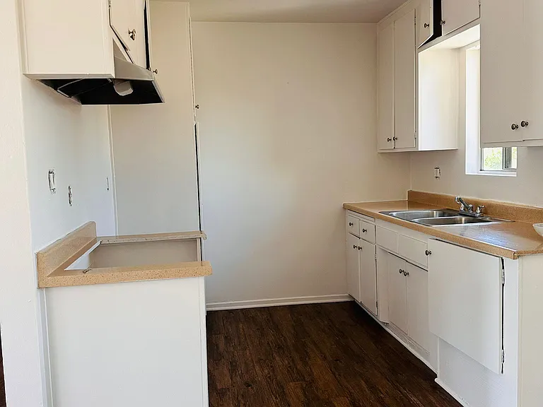 445 E 55th St #6 — Photo 3