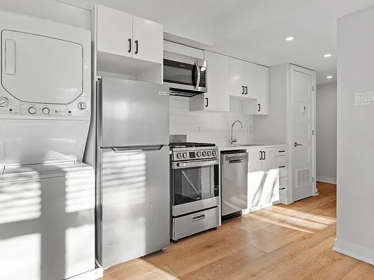 689 Churchill Ave N #204 — Photo 6