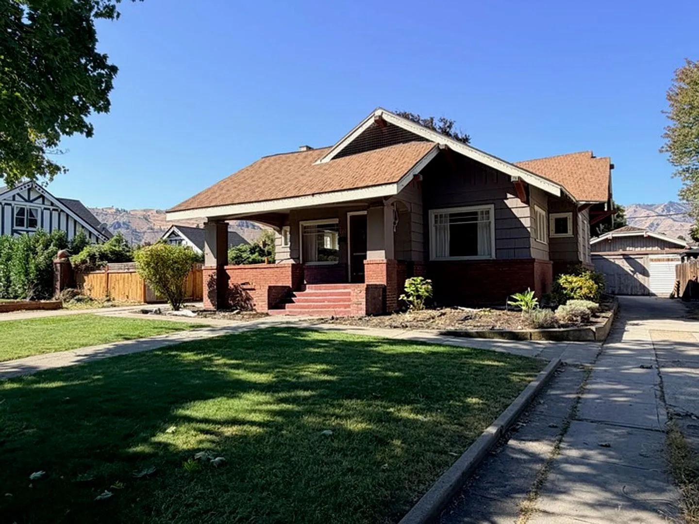 Beautiful 3 bed, 1.75 bath home in the Wenatchee's Historic District! — Photo 2