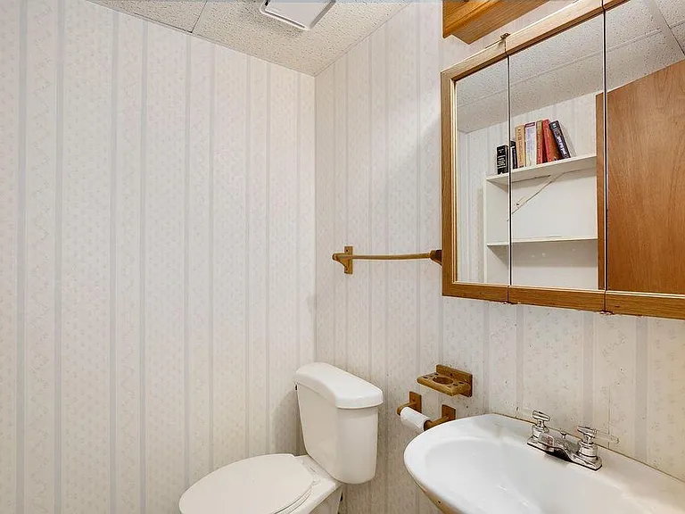 1087 Artemis Cir — Photo 16