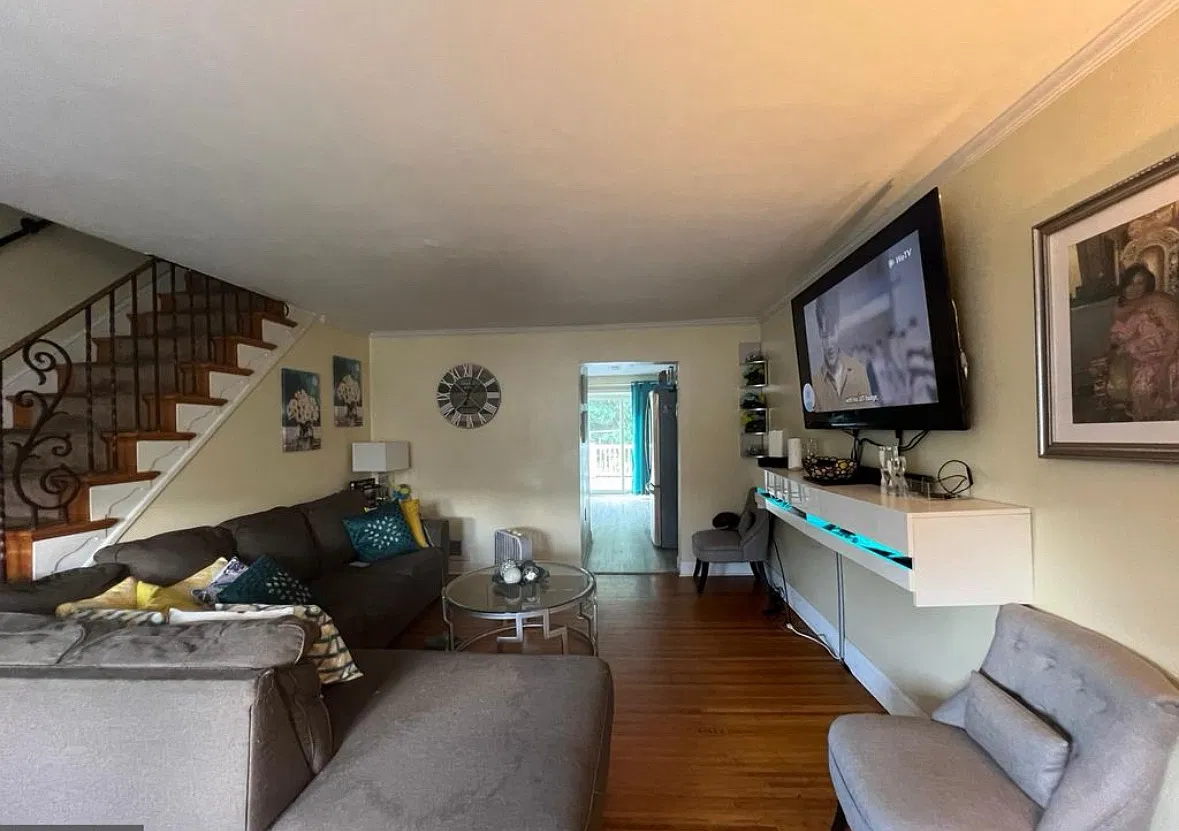 2219 Bond Ave — Photo 4