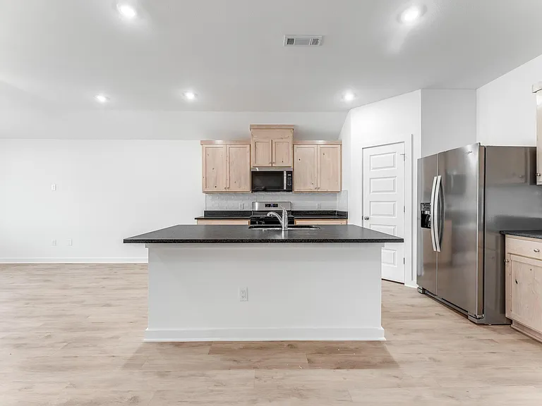 114 S Maroon Ave — Photo 13