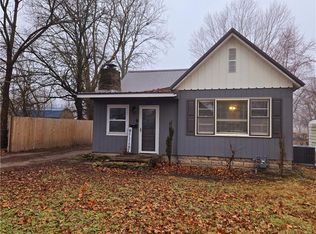 101 N Goodhall St, Frontenac, KS 66763