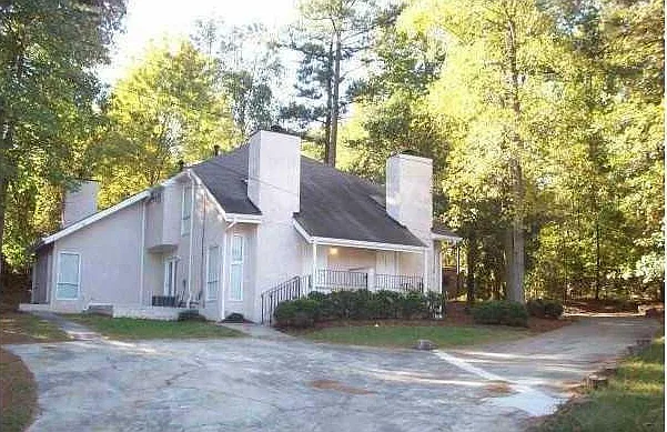 2 bed, 2.0 bath, 2990 sqft, $1,700 — Photo 1