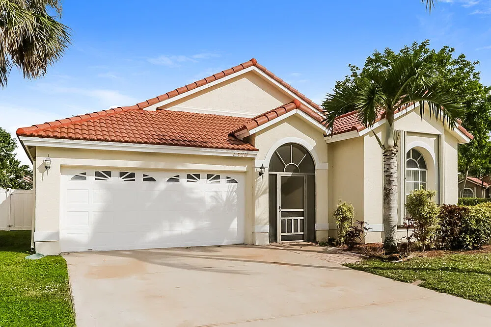 5 bed, 2.0 bath, 2157 sqft, $3,760 — Photo 3