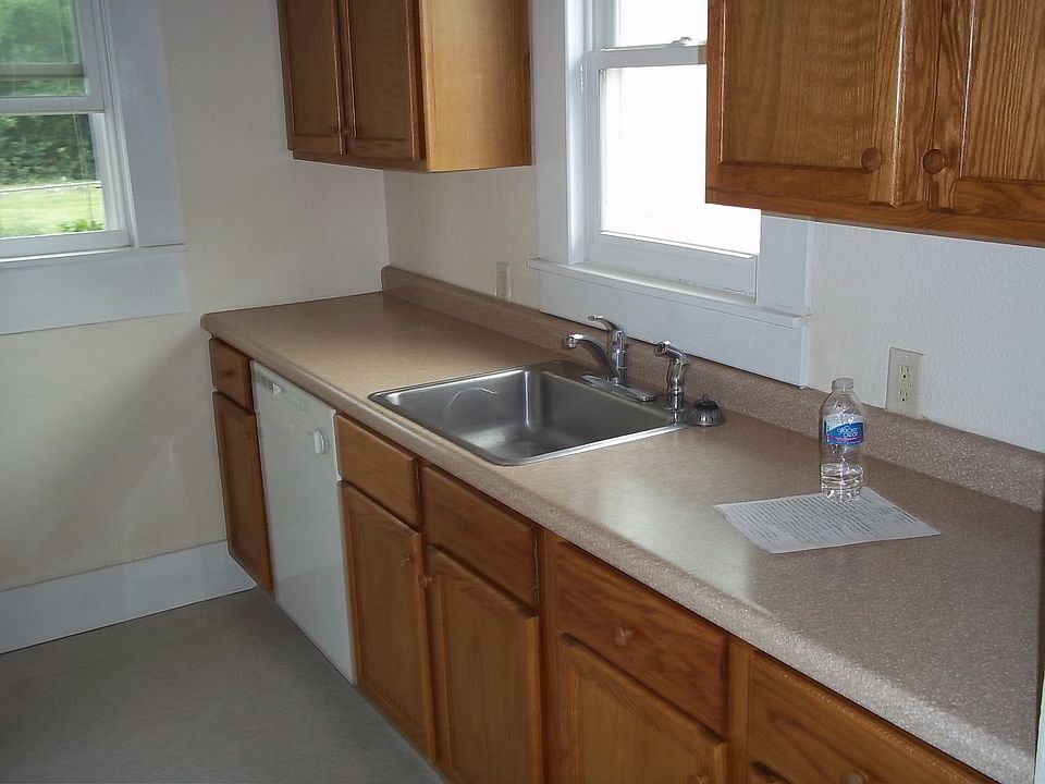 2nd image of 513 3rd St NE