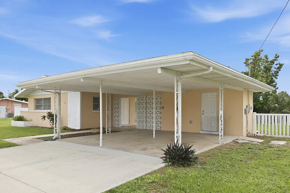 2 bed, 2.0 bath, 1128 sqft, $1,315 — Photo 3