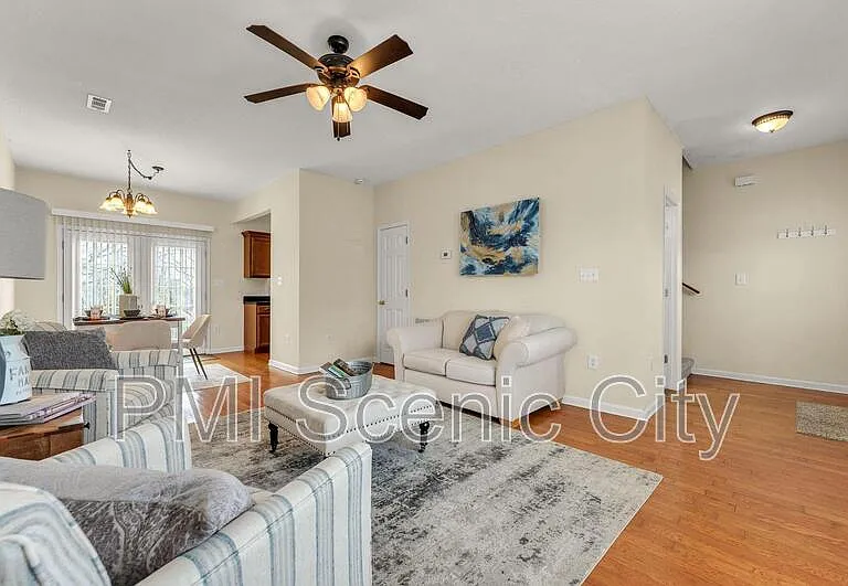 3721 Keri Ln NE — Photo 3