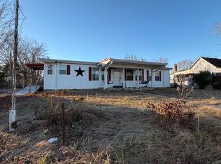 715 E Walnut St, Dawson Springs, KY 42408