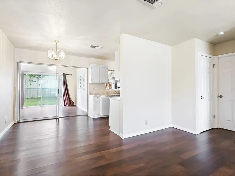 4907 Dare Ln — Photo 6