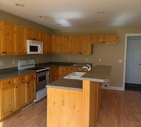 3rd image of 515 N 23 Road Ave