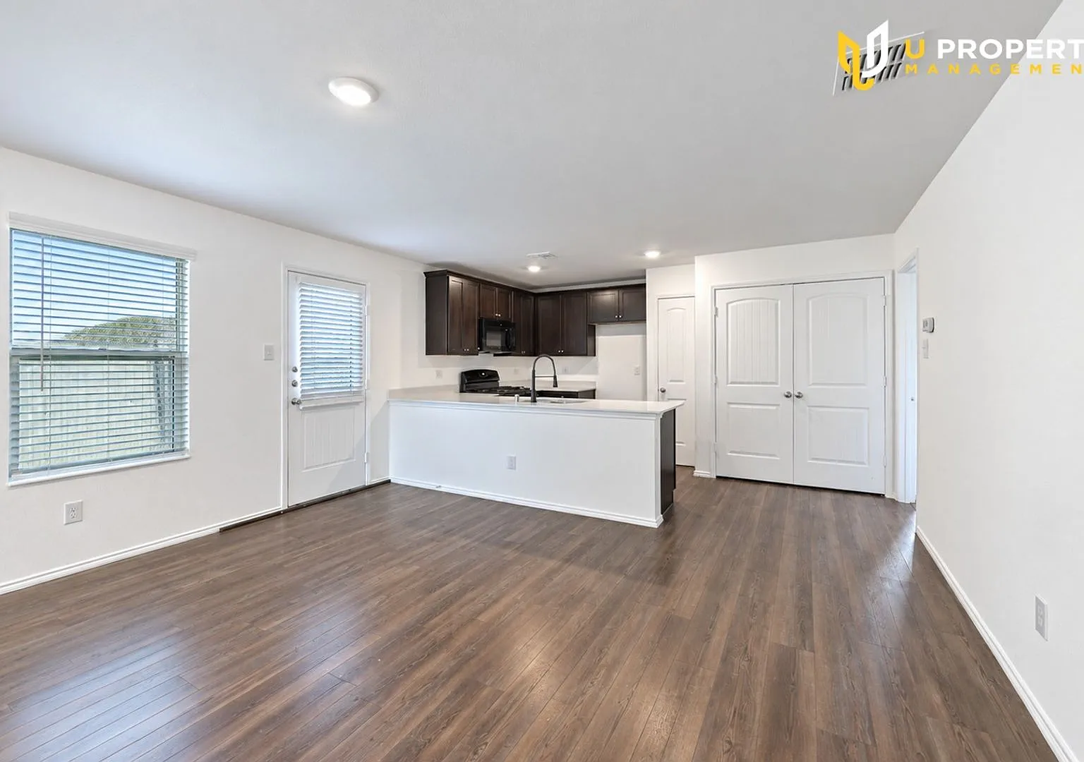 Spacious 3-Bed, 3-Bath Home with Open-Concept Layout — Photo 4