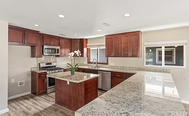 5 bed, 3086 sqft, $7,500 — Photo 4