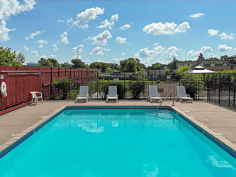 Sundeck with Chaise Lounge Seating