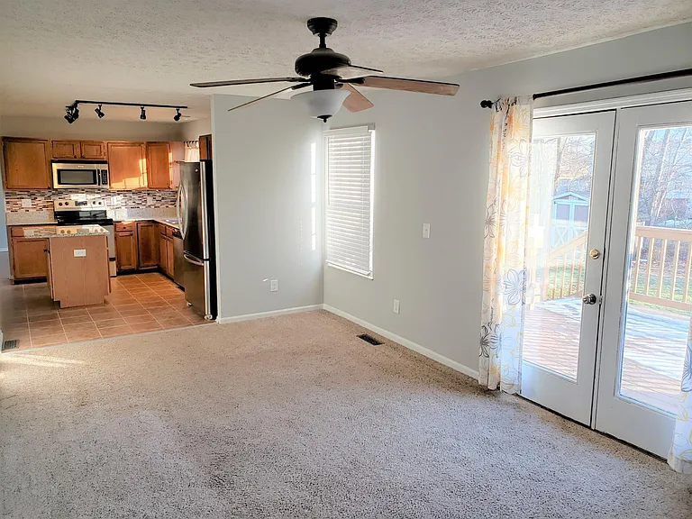 2193 Jarrow Dr — Photo 11