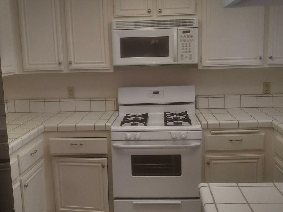 2nd image of 226 Penn St APT 6