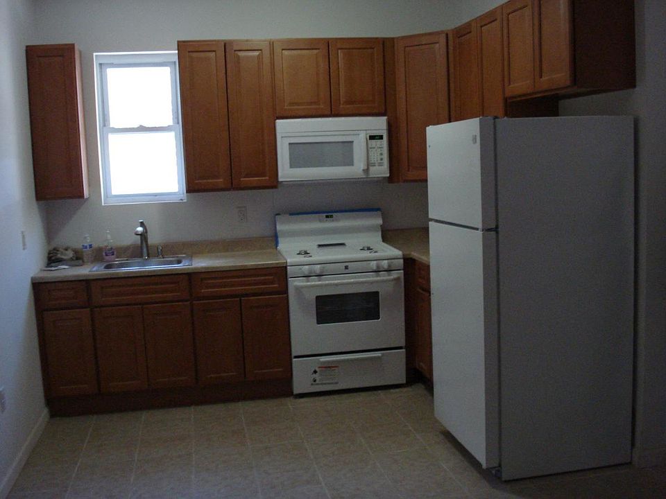 2nd image of 1938 Clove Rd Fl 2nd
