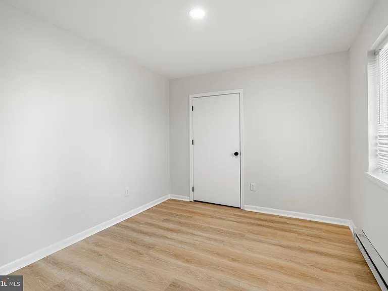 300 N Penn St #W7 — Photo 5