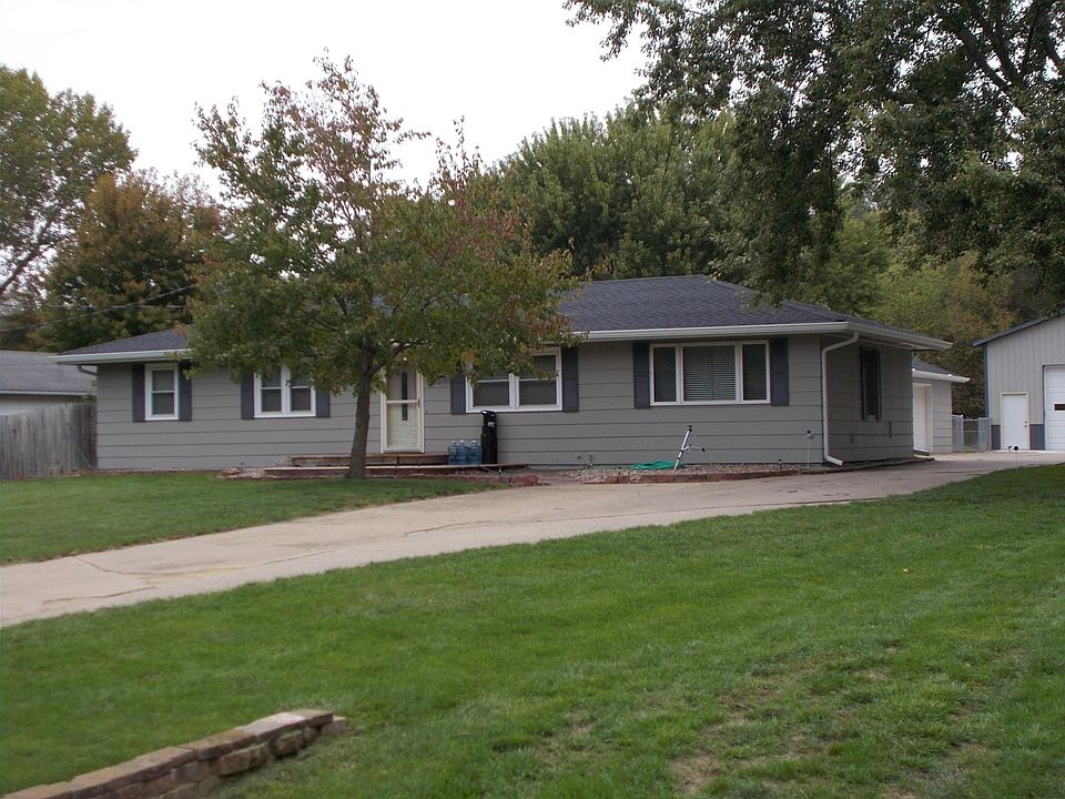 1st image of 205 E Madison Dr