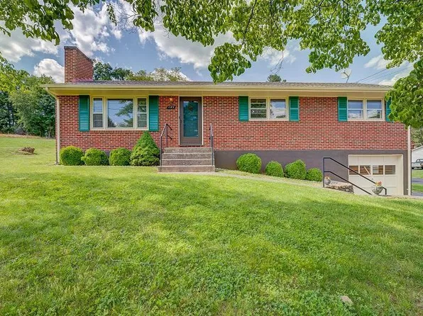 1129 Stoutamire Dr, Salem, VA 24153