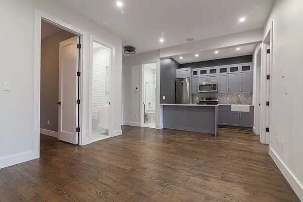 Rented by Evergreen Apartments BK | media 36