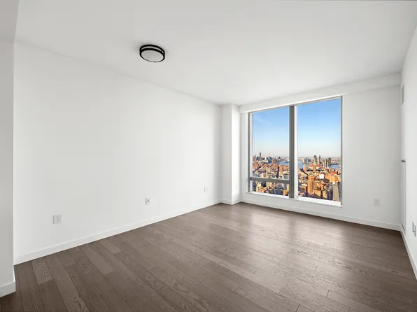 1 Manhattan Square 58G image 11 of 11
