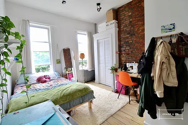 Rented by Grand & Co. | media 6