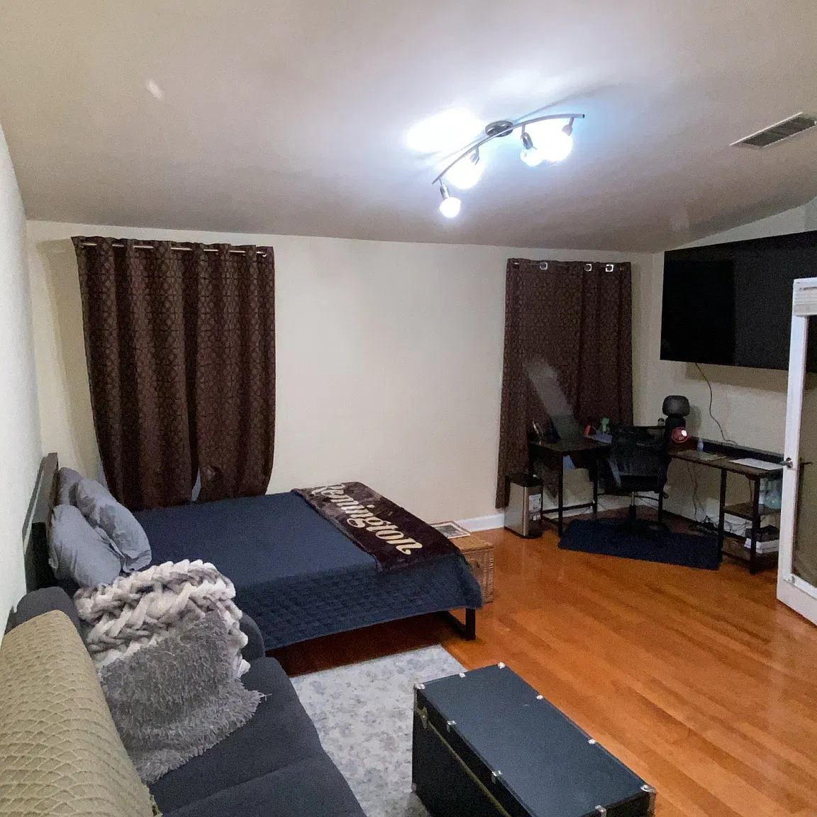 Master suite with en-suite bathroom — Photo 1