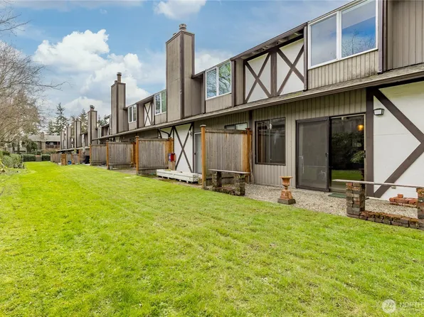 317 SW 112th Street #302, Seattle, WA 98146