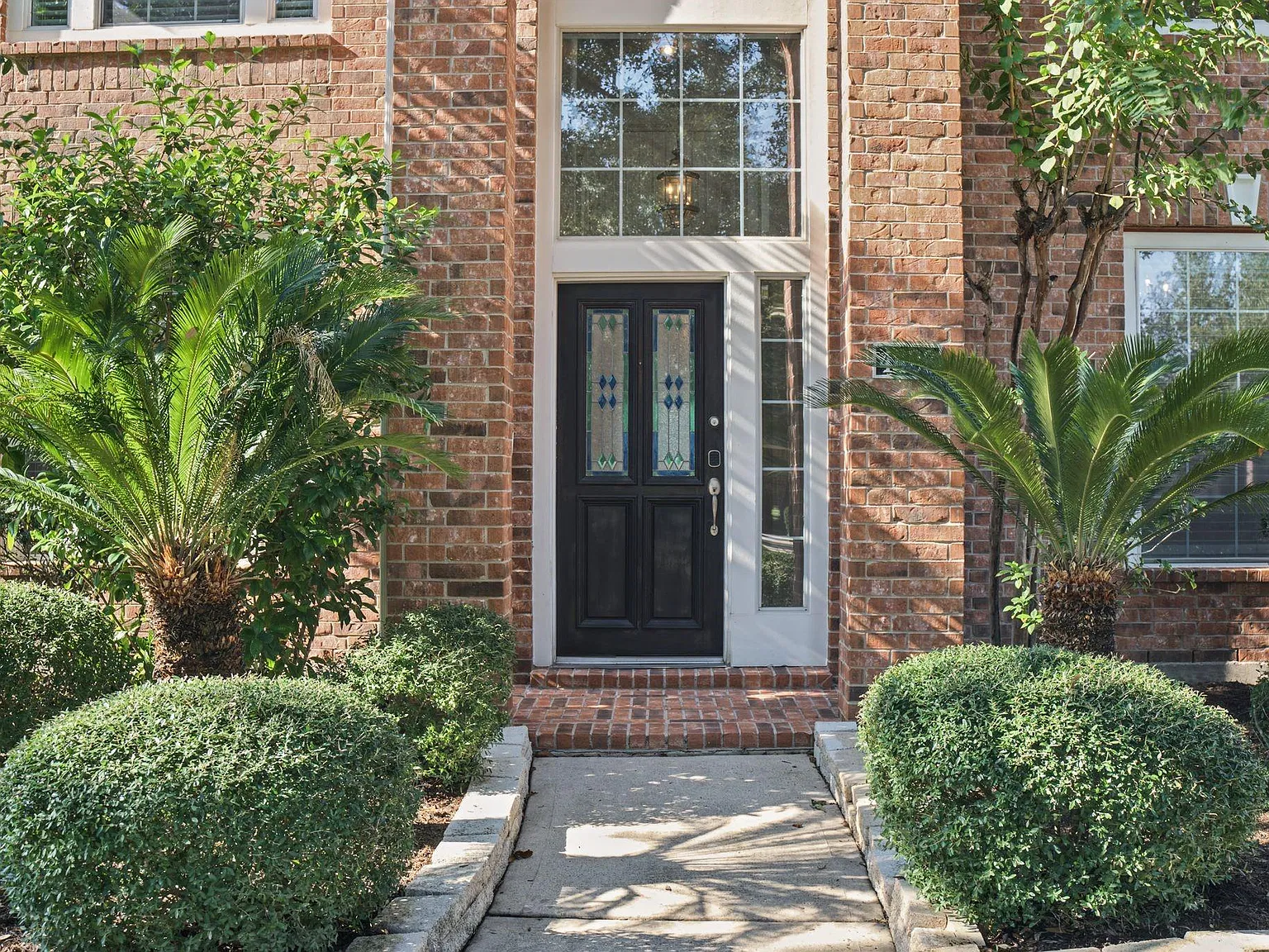 5 bed, 4.0 bath, 3400 sqft, $3,300 — Photo 3