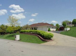 100 Spring Ln, Uniontown, PA