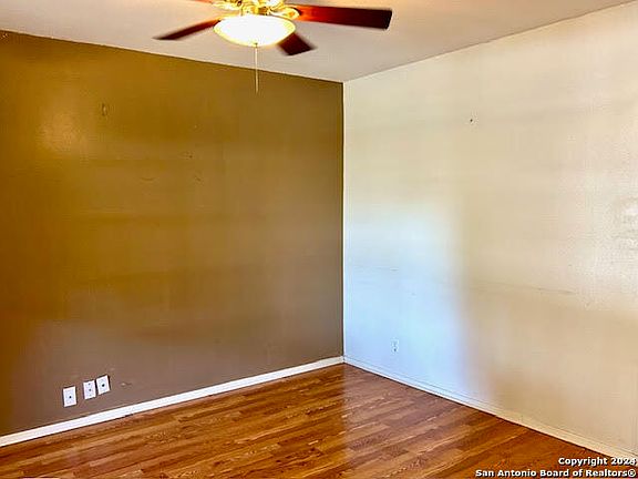 4th image of 519 COBBLE DR