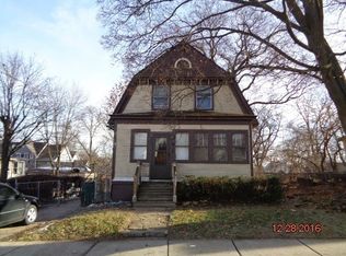 615 Grace St, Elgin, IL 60120