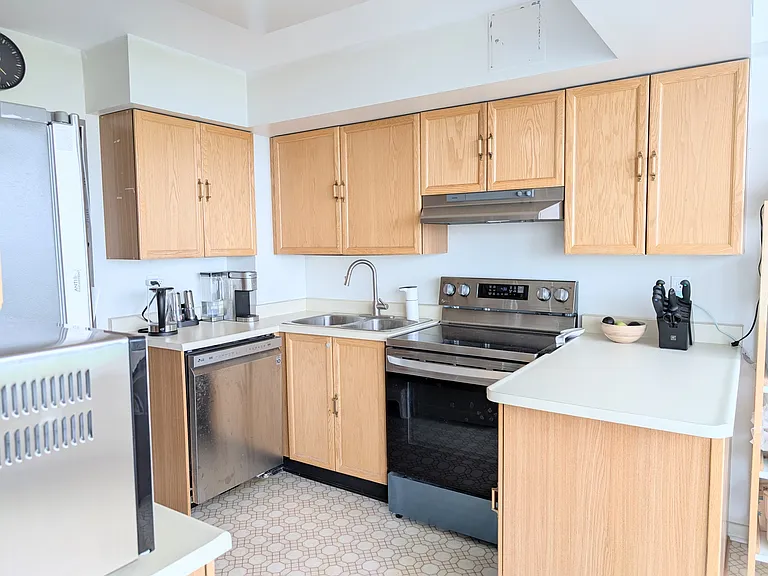 1500 Riverside Dr #1902 — Photo 12