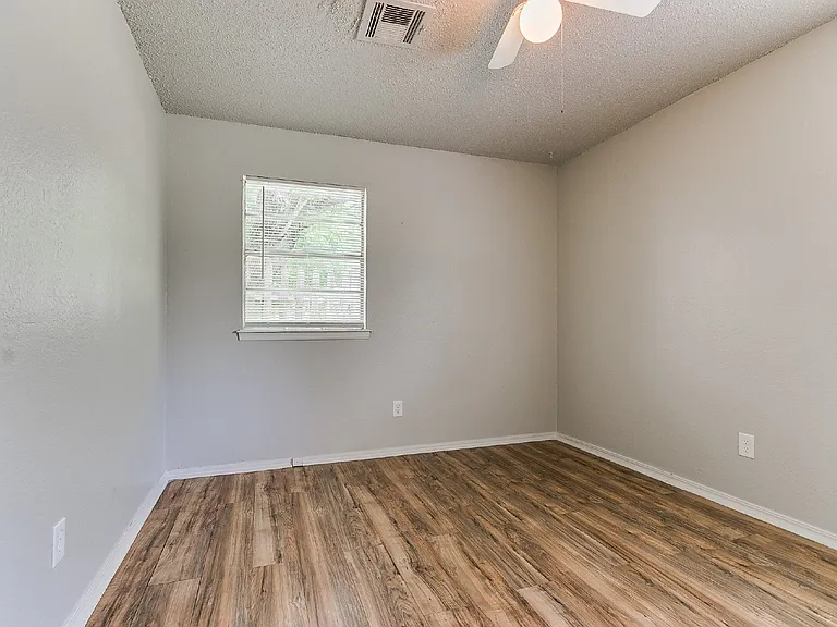 8814 NE 13th St — Photo 30