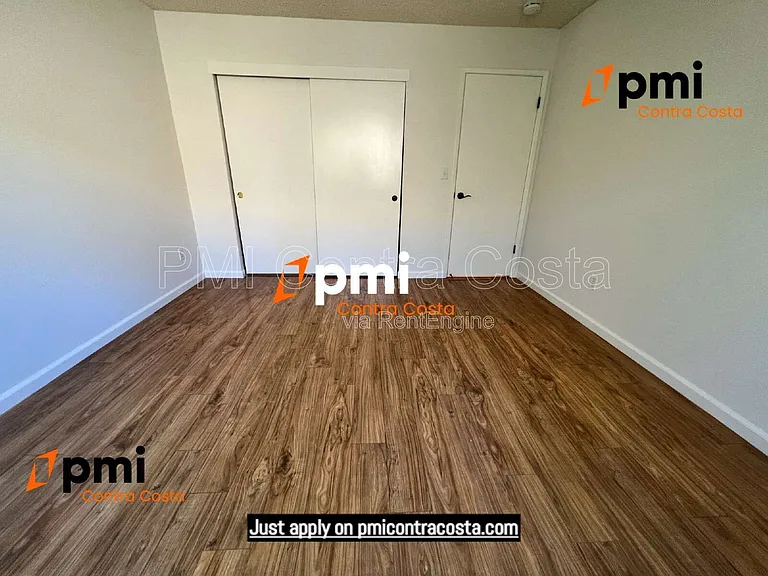 409 Camelback Rd — Photo 17