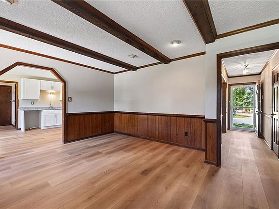 5th image of 403 Caravelle Ct N