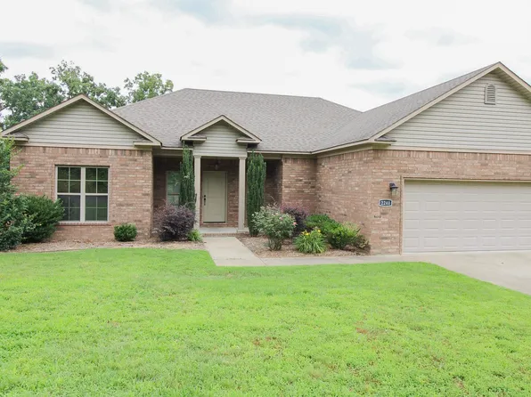 2240 Shadow Falls Dr, Conway, AR 72032