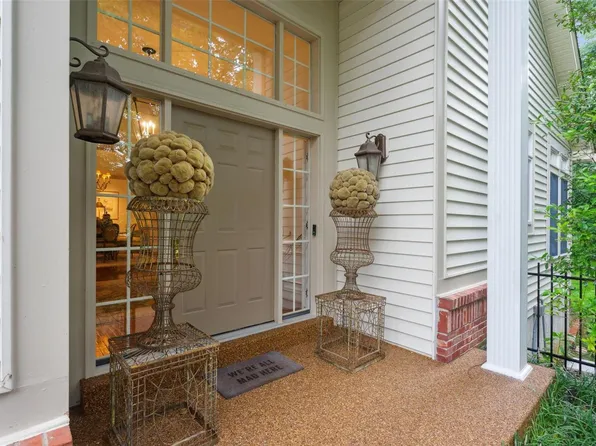 755 Stonebluff Ct, Chesterfield, MO 63005