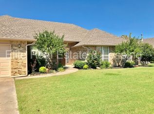 4009 Knights Bridge St, Norman, OK 73072