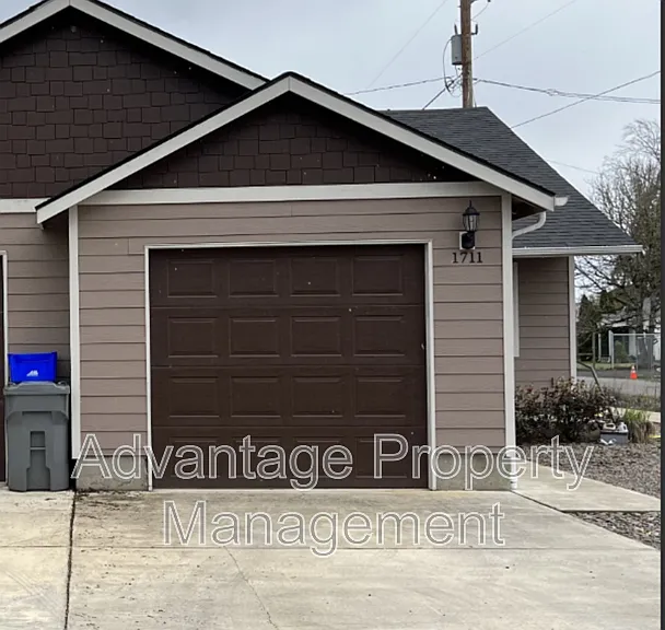 1711 S 9th St — Photo 1