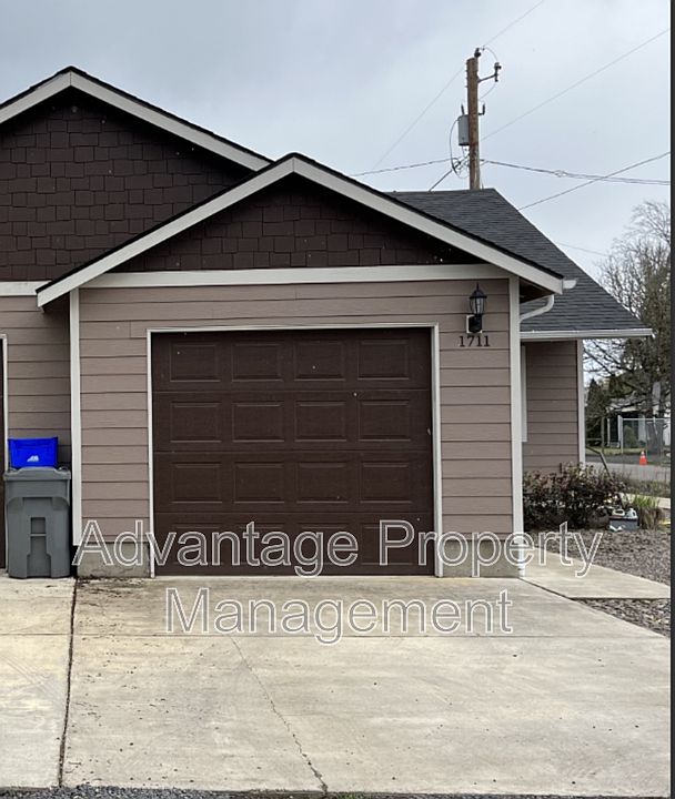 1st image of 1711 S 9th St