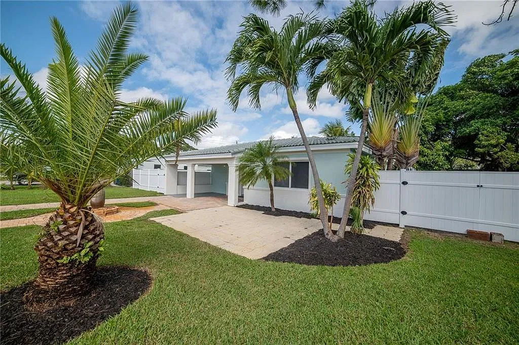 3 bed, 2.0 bath, 973 sqft, $3,200 — Photo 2