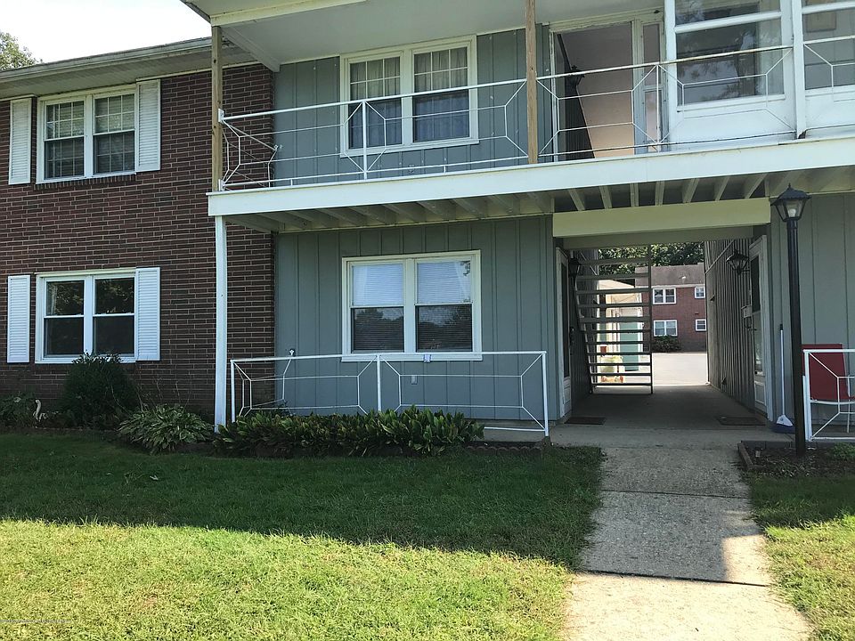 1st image of 39C Cambridge Ct #2011