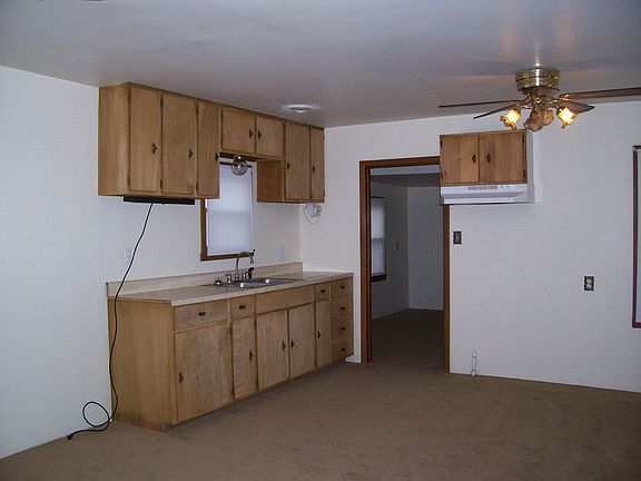 kitchen/dining area
