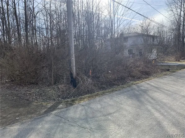 523 Sycamore Ave #10, Angola, NY 14006