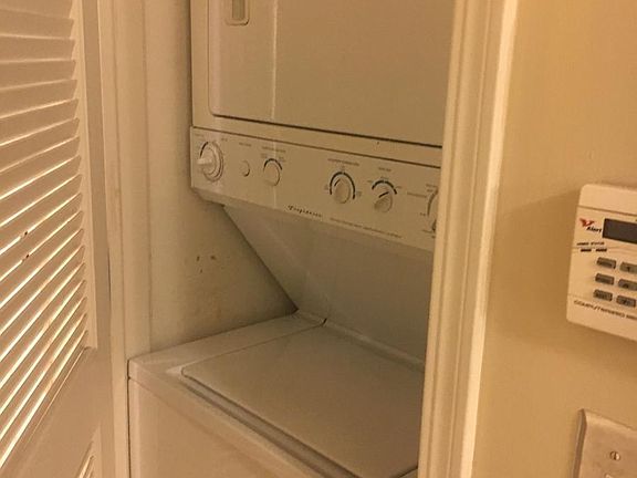 4th image of 4059 W Melrose St APT 1