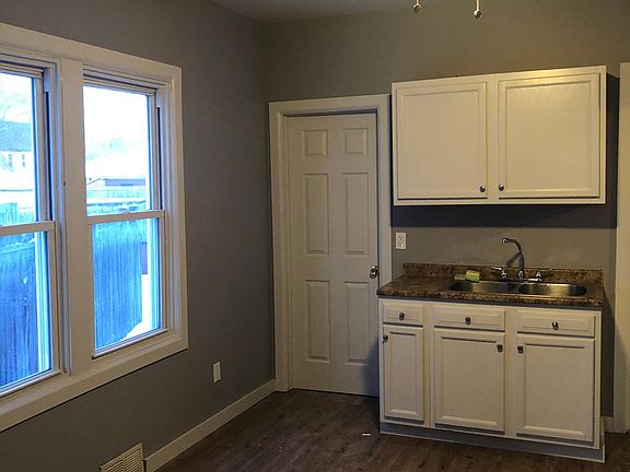 2nd image of 433 Gold St #1