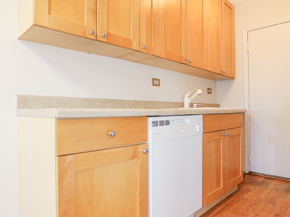 1st image of 4240 N Clarendon Ave APT 201S